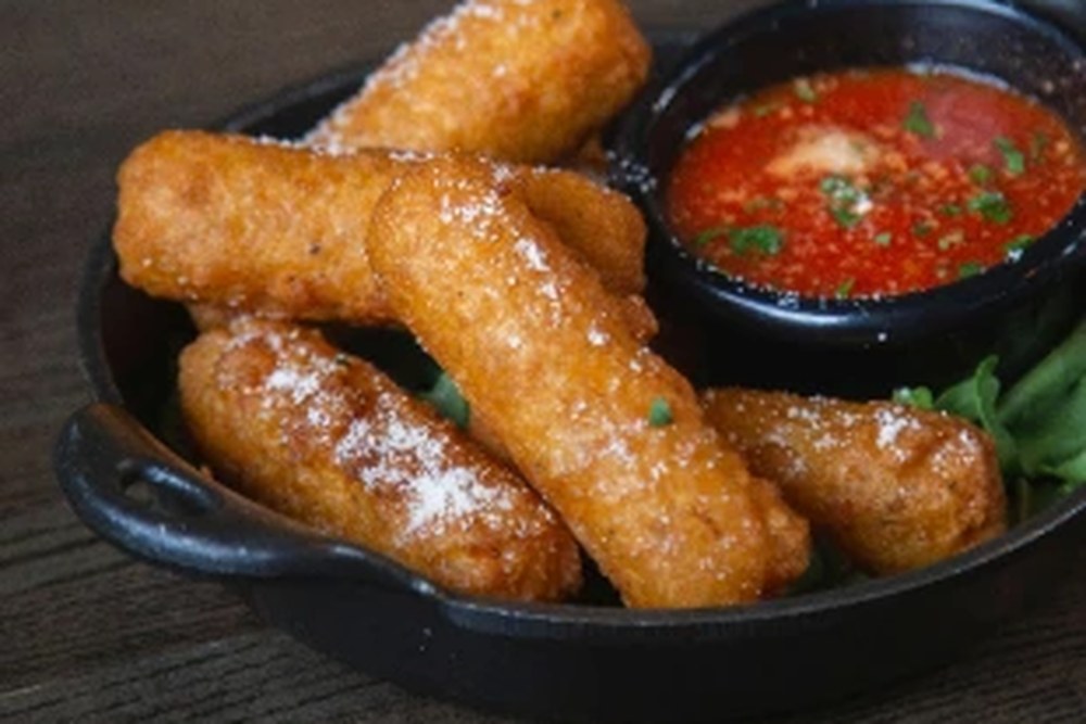 Mozzarella Sticks (6)